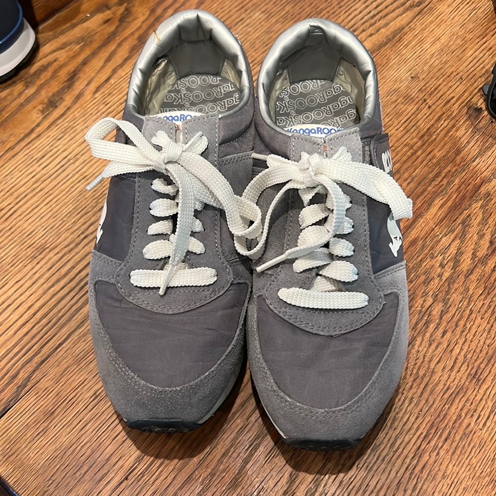 Kangaroos for men size 9
